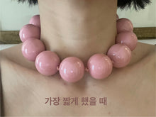 이미지를 갤러리 뷰어에 로드 , 핑크 목걸이