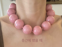 이미지를 갤러리 뷰어에 로드 , 핑크 목걸이